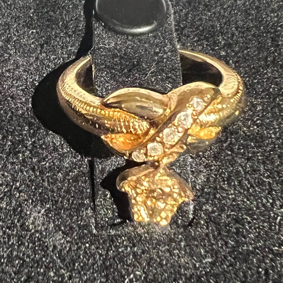Versace Ring 5 1/2 - Rare, Authentic and in Great Condition - Picture 6 of 7